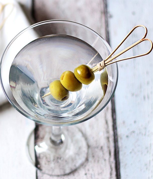 <img src=Kαλαμάκι Φιόγκος Καρδιά 100 τεμ alt=Καρφώνει 3 ελιές μέσα σε ποτήρι με λευκό ποτό>