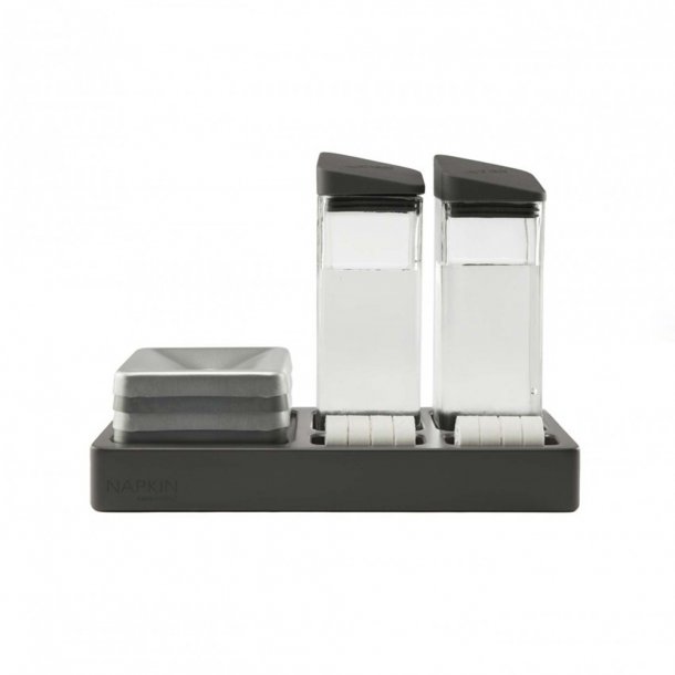 <img src=Σετ σερβιρίσματος ταμπλετών Creho.png alt=Μαύρη και γκρι απόχρωση με θήκη για ταμπλέτα και πετσέτα και 2 κανάτες νερού> 