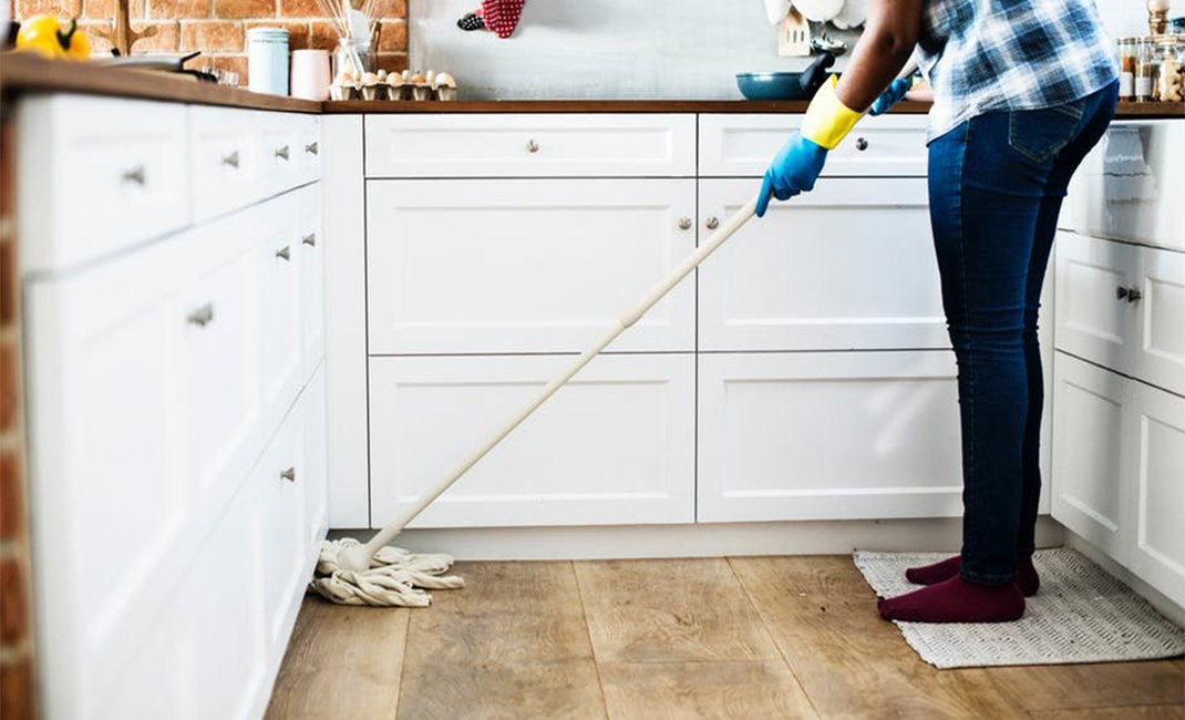 Πως να καθαρίσετε και να απολυμάνετε την κουζίνα σας