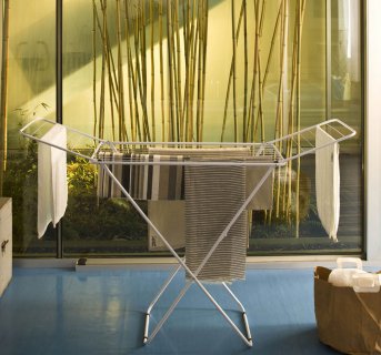 <img src=Απλώστρα Ρούχων Μεταλλική Τρίφυλλη 18m. Jolly Gimi alt=Λευκή με κόκκινα πόδια> 