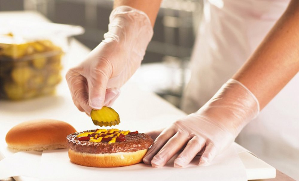 Πλεονεκτήματα που προσφέρουν τα γάντια μιας χρήσης στην εστίαση